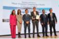 Juan Antonio Álvaro de la Parra recogió el Premio BiC al Mejor Hospital de Complejidad Media junto a Marta del Olmo, el Dr. Juan Rey y Vanessa Carrasco